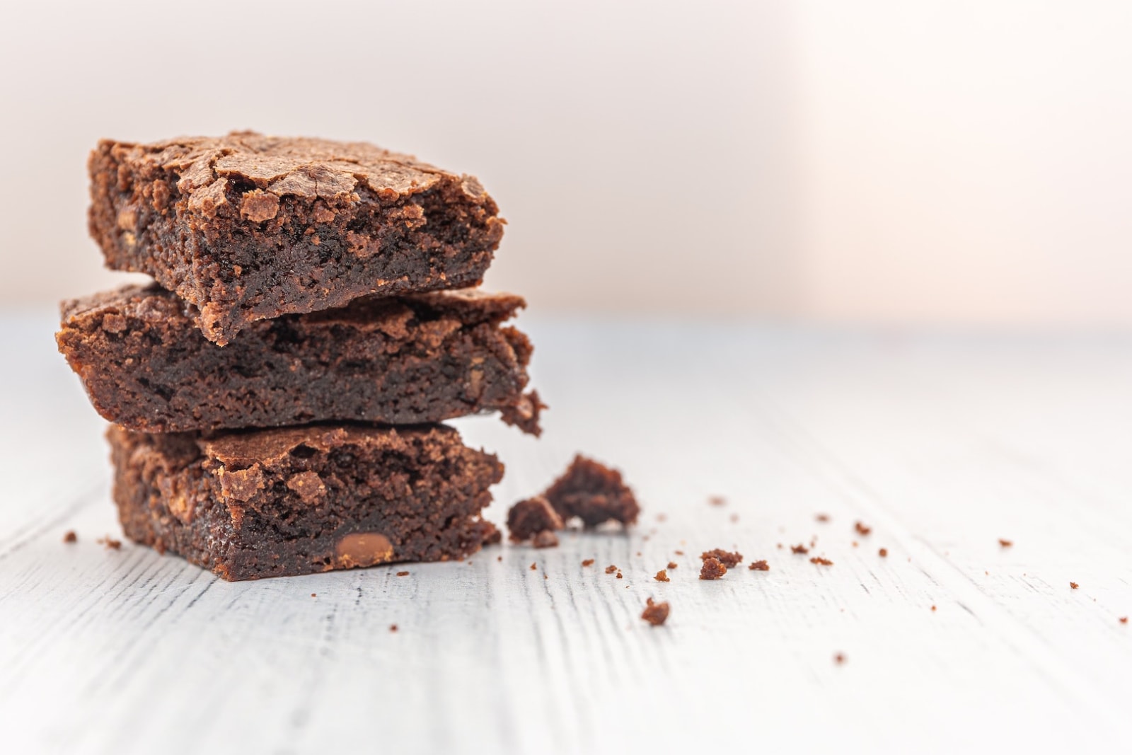 Image of avocado brownies made by LĒVO. Follow our healthy brownie recipe with avocado.
