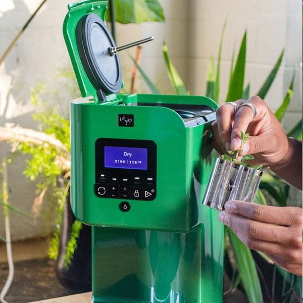 Loading the herb pod into the LĒVO II+ in Garden Green #Color_Garden Green