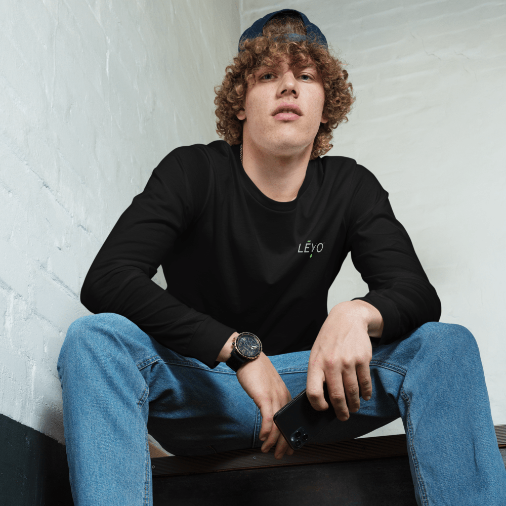 LĒVO Logo Long Sleeve Tee