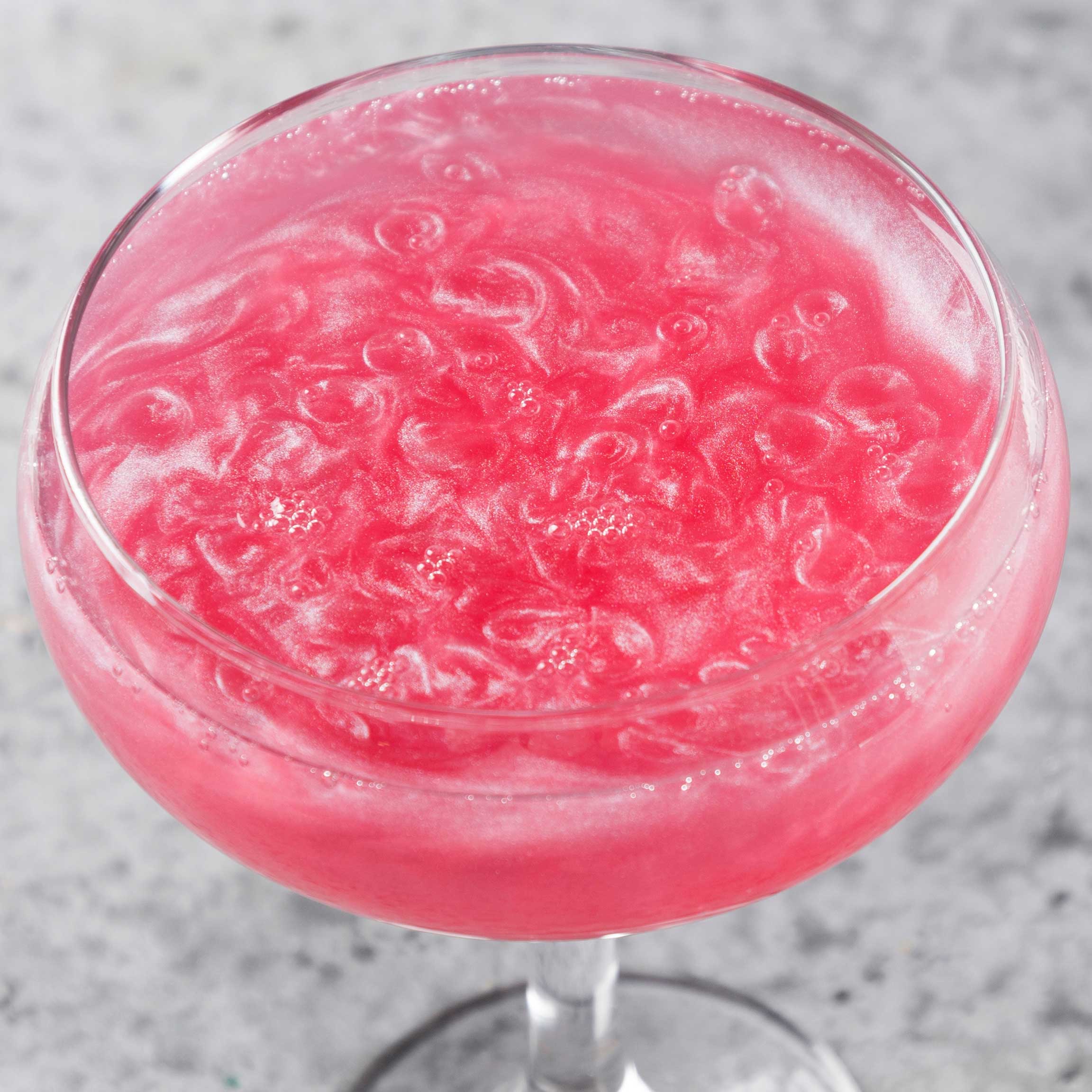 Make your infused drinks and oils shine with LEVO edible infusion shimmer dust. Made in the USA, the Gummy Glitter + Infusion Shimmer Kit offers food-safe and non-toxic options for adding visual appeal to your edibles.