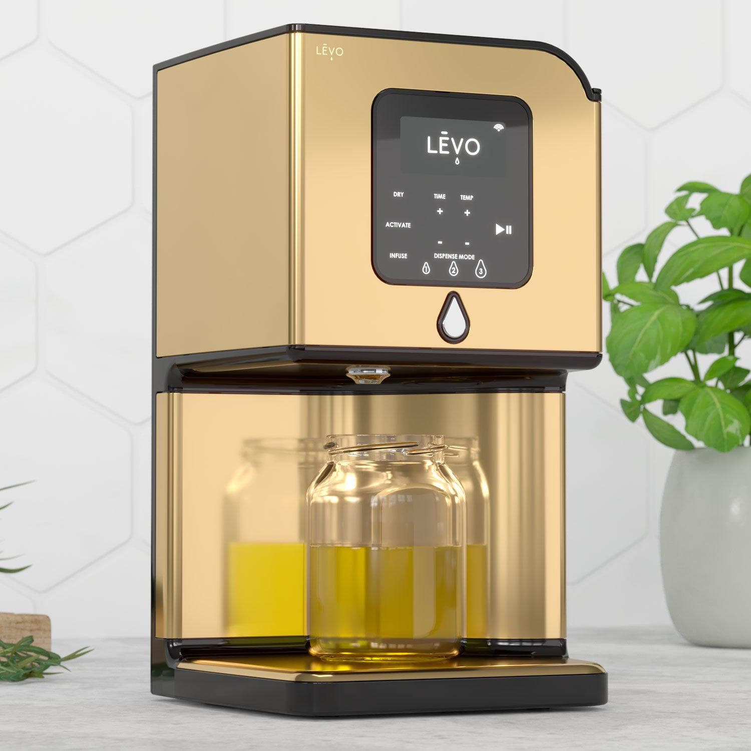 For the infüsiast who wants it all, there’s nothing smoother nor more sense-arresting than LĒVO in 14 karat gold