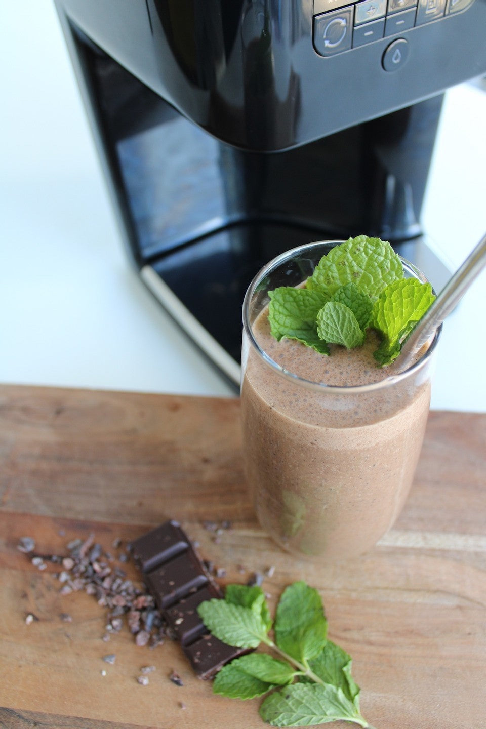 Image of a C-D smoothie by LĒVO. Learn how to use LĒVO for all your infused beverages.