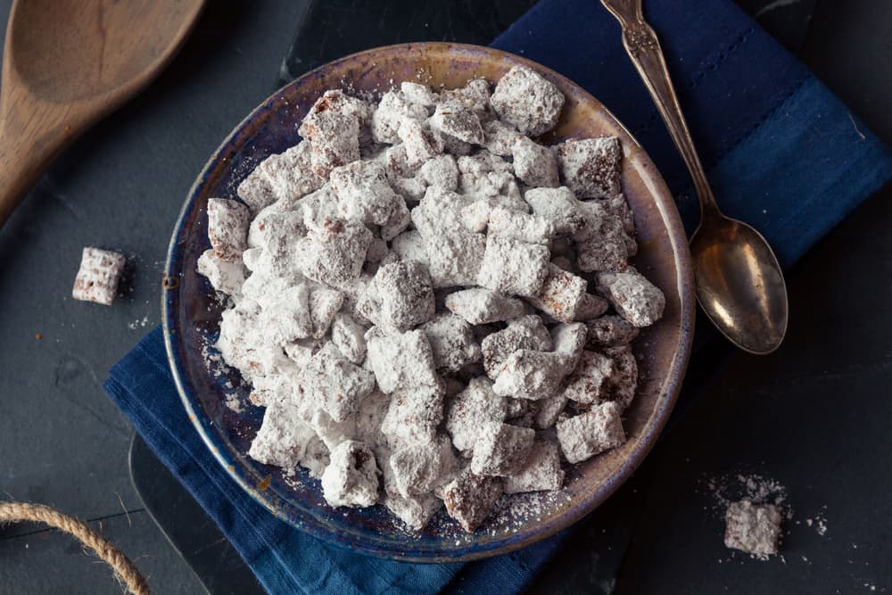 How to Make Muddy Buddies Edibles (Puppy Chow)
