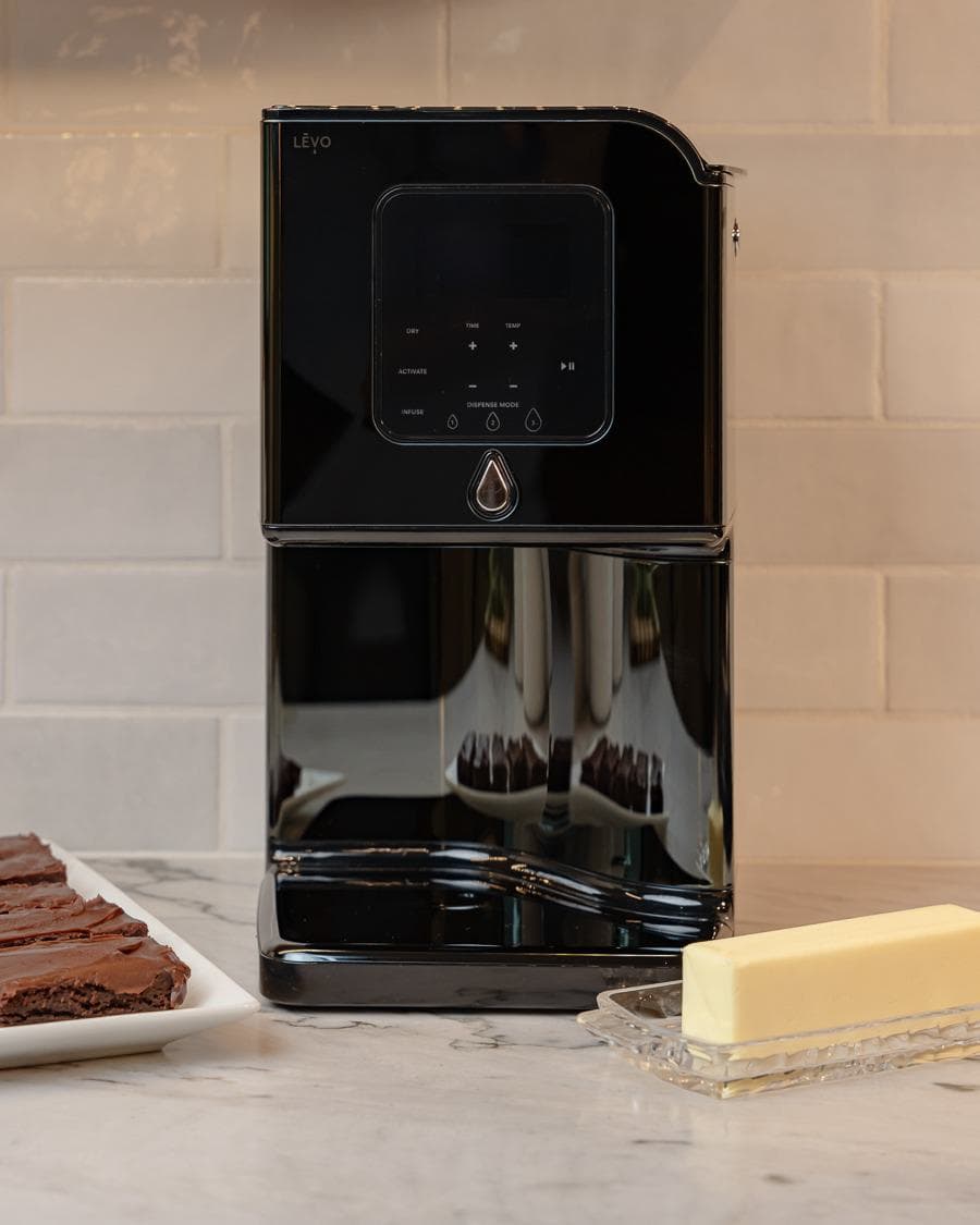 LĒVO Lux in Black Steel with its DRY+ touch controls and three dispense modes
